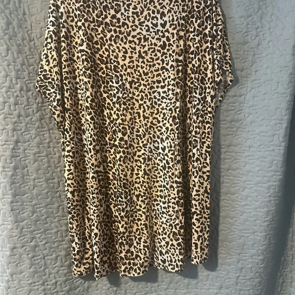 Maurice’s 24/7 Leopard Print V-Neck Women's Top - Brown/Tan - Picture 2 of 3